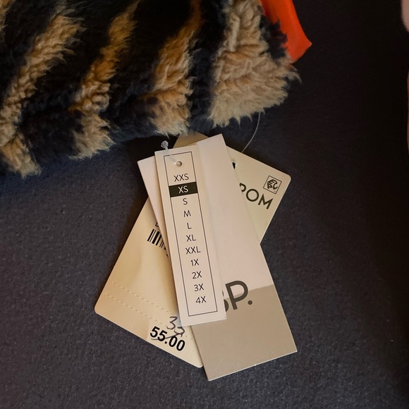 Cheetah Zip-Up - Picture 3 of 3